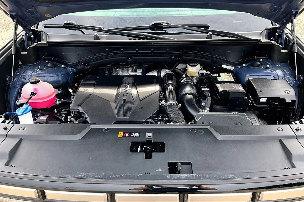 Certified Used 2025 Atlantic Blue Hyundai SEL image 10