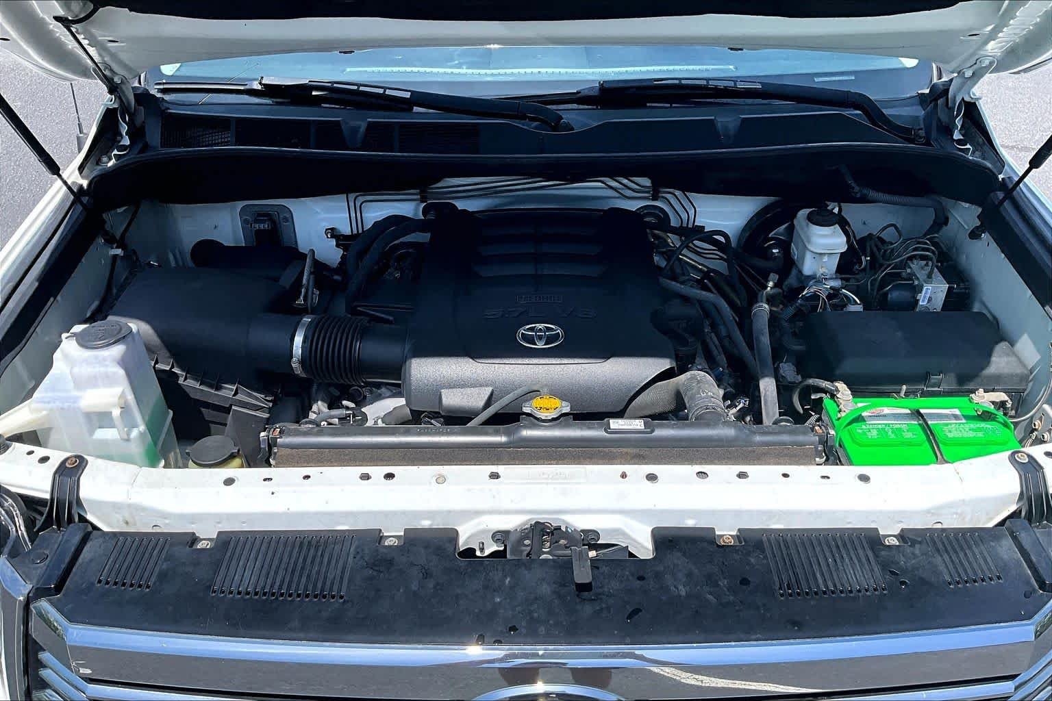Used 2017 Super White Toyota SR5 image 31