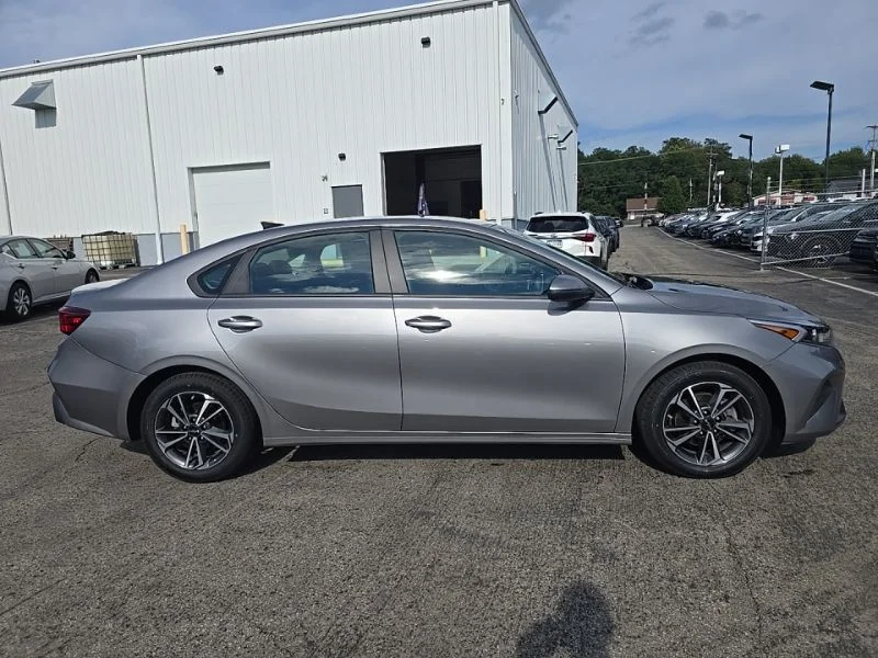 Used 2023 Gray Kia LXS image 9
