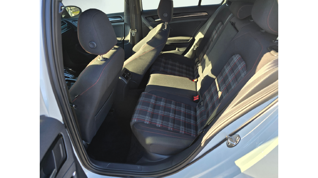 Used 2017  Volkswagen Sport image 43