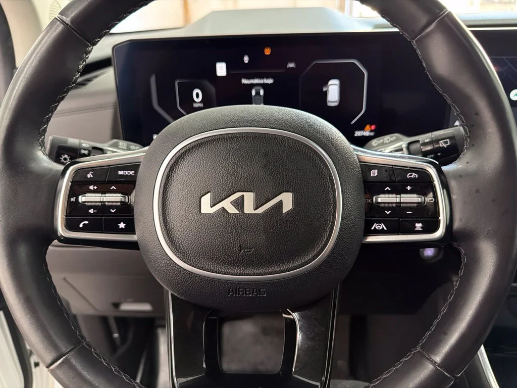Used 2025 White Kia SX Prestige image 16