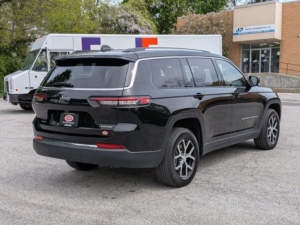 Used 2023 Black Jeep Limited image 3