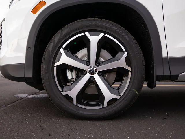 New 2026 White/off-white Volkswagen 2.0T SE image 7