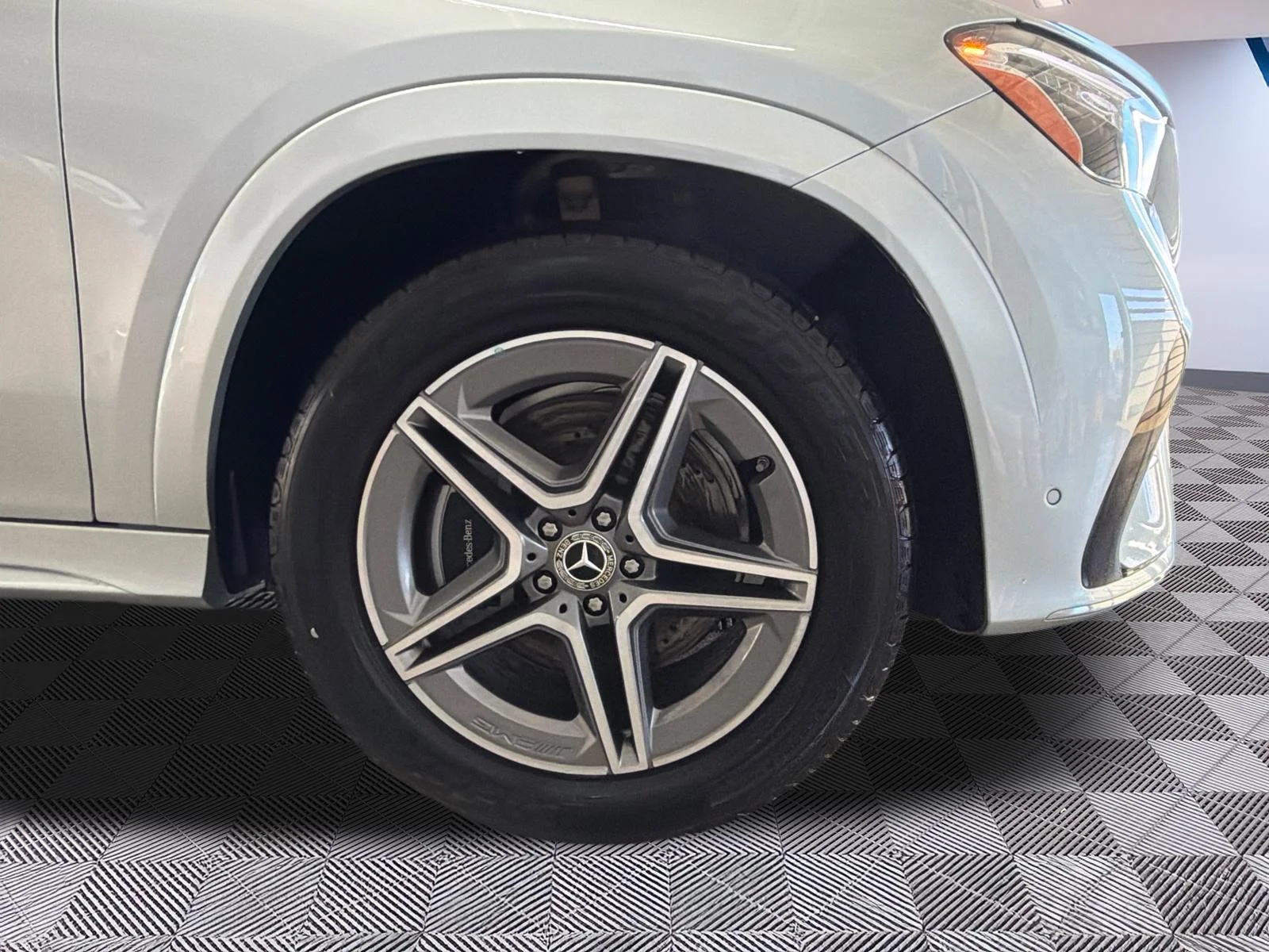 Used 2026 Silver Mercedes-Benz Gle 4matic Suv image 3