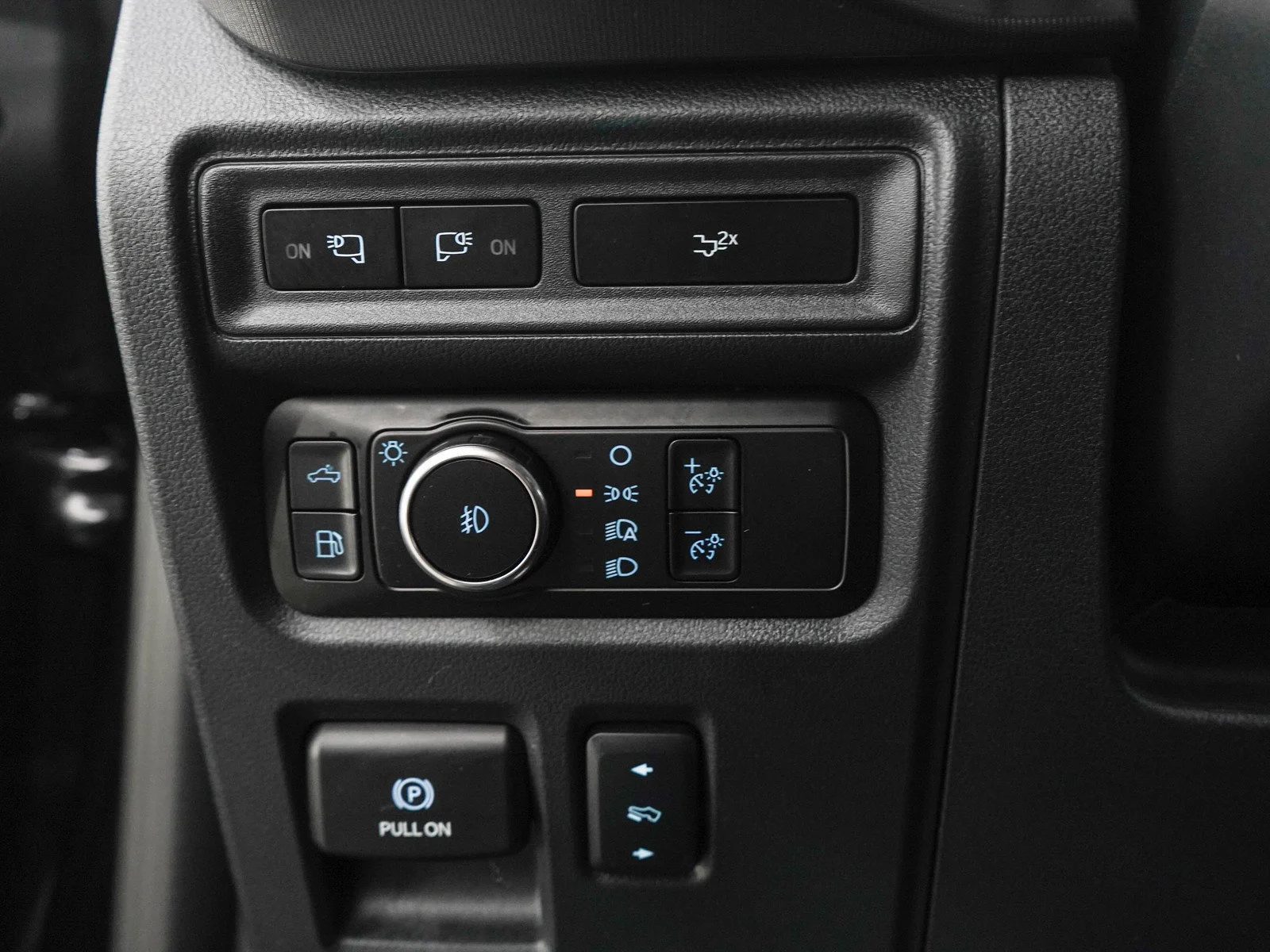 Used 2024 Agate Black Metallic Ford LARIAT image 26