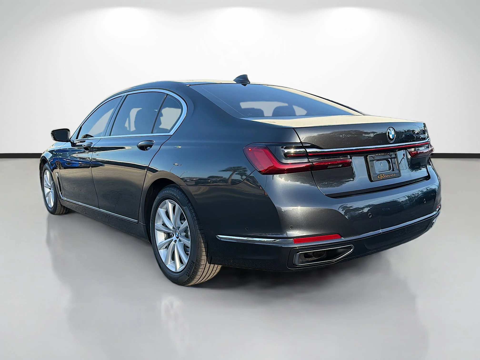 Used 2020 Dark Graphite Metallic BMW 740i image 5
