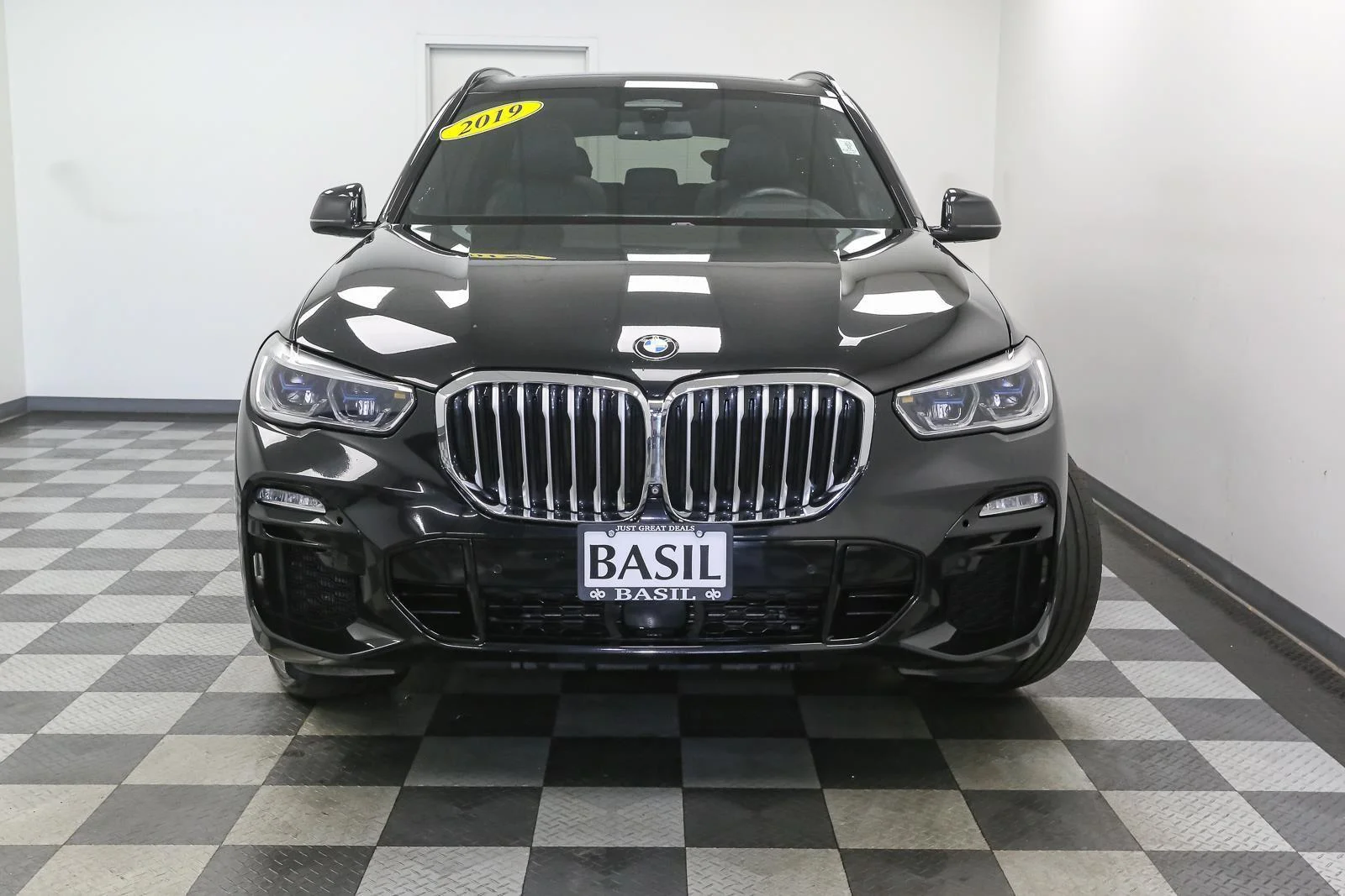 Used 2019 Black Sapphire Metallic BMW xDrive50i image 3