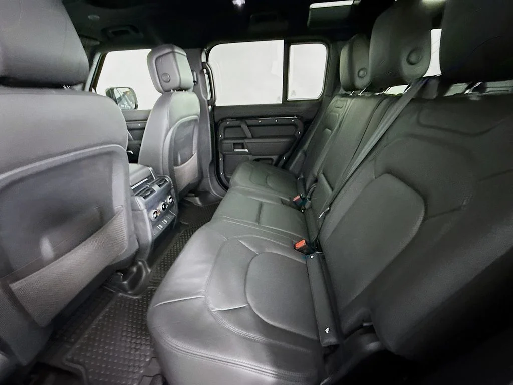New 2026 Santorini Black Metallic Land Rover X-Dynamic SE image 26