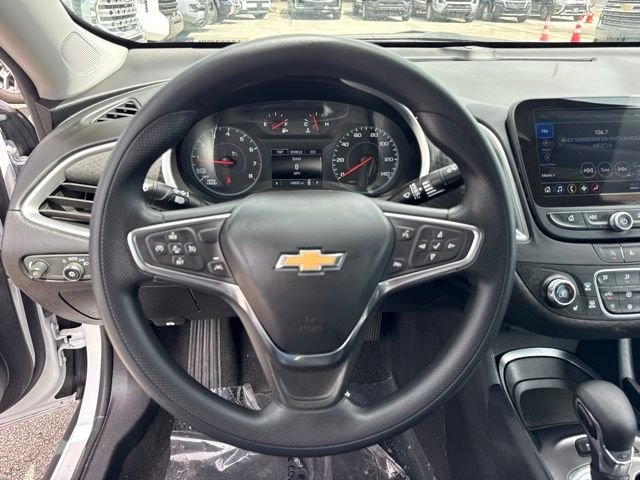 Used 2025 White Chevrolet LT image 17