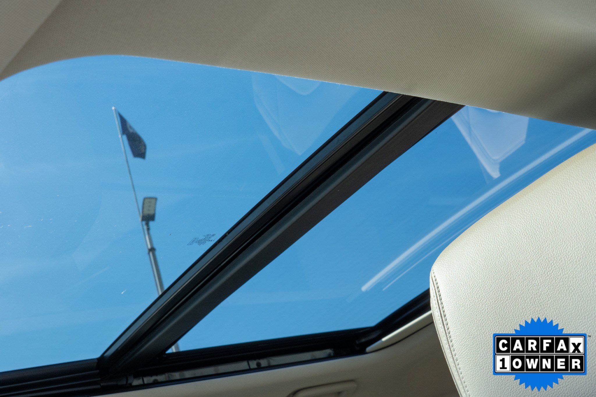 Used 2024 White Ford Limited image 18