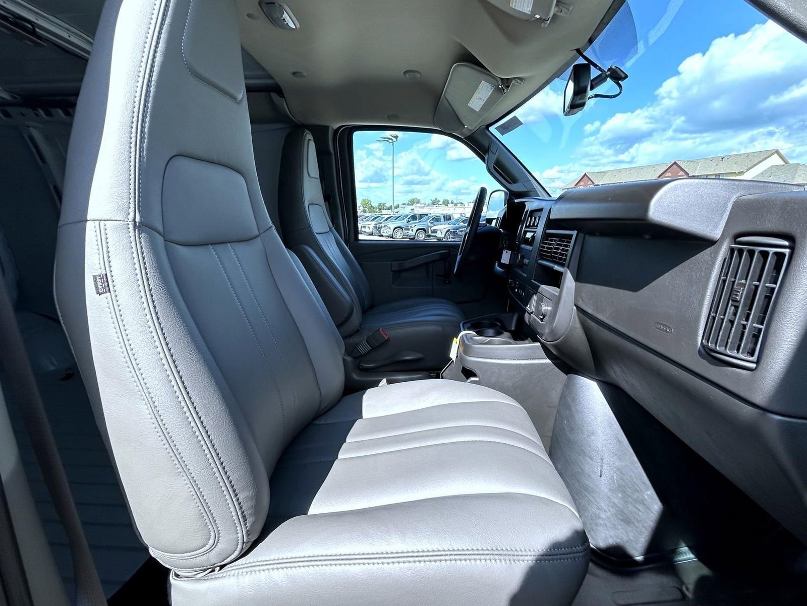 2025 Chevrolet Express Cargo Work Van - Photo 15