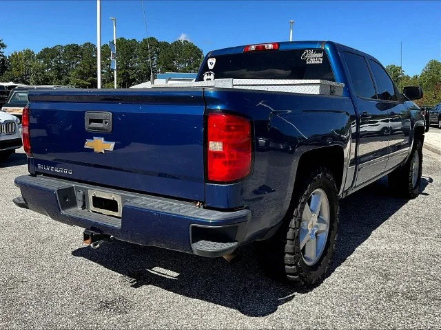 Used 2016 DEEP OCEAN BLUE METALLIC Chevrolet LT image 4