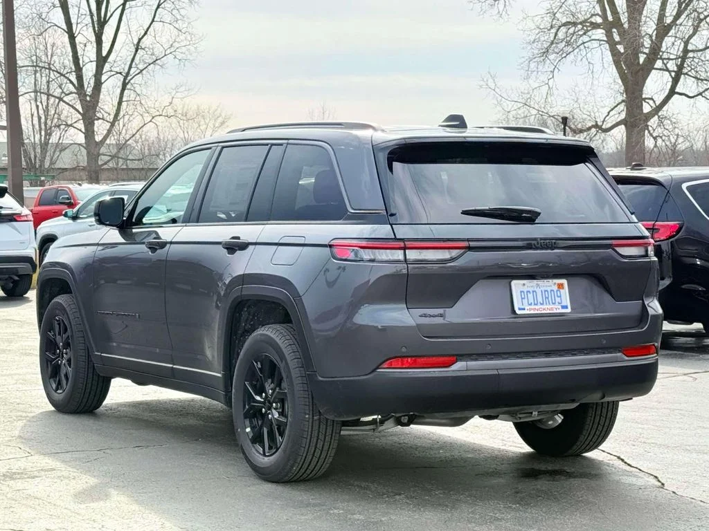 New 2026 Gray Jeep Altitude image 9