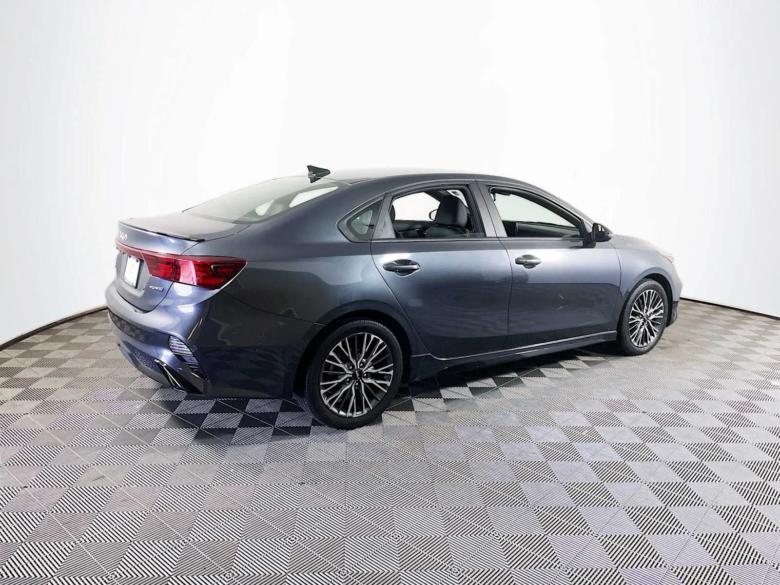 Used 2022 Gravity Gray Kia GT-Line image 4