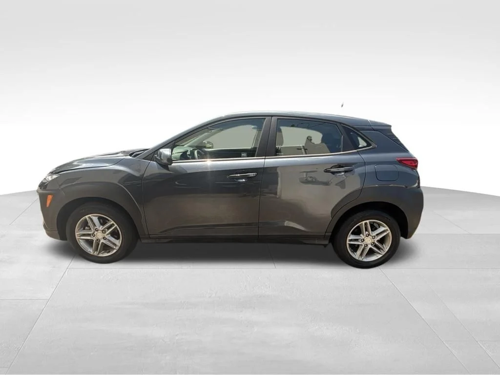 Used 2020 Gray Hyundai SE image 3