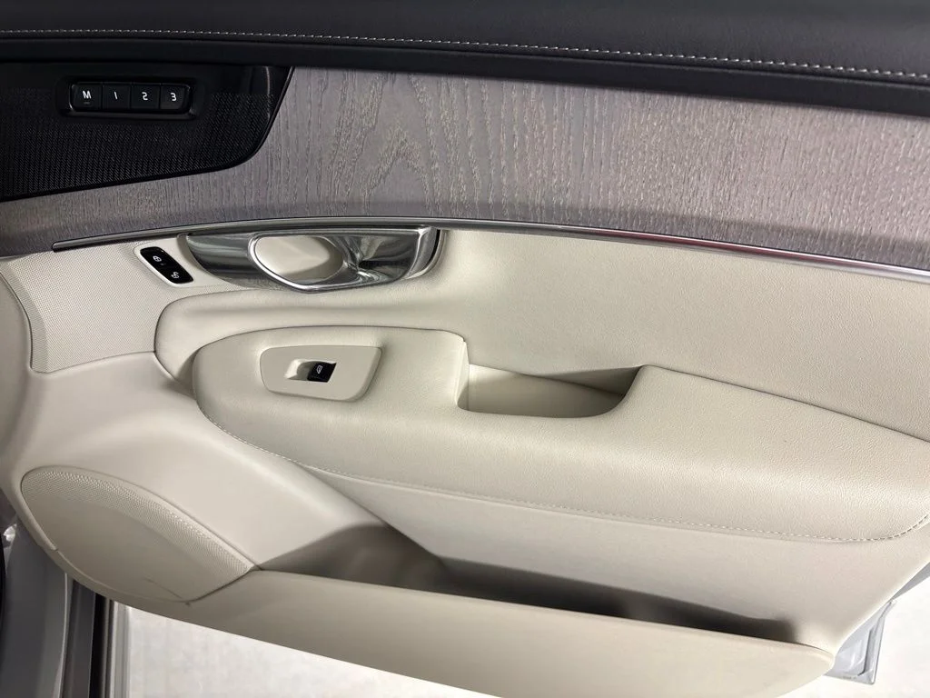 New 2026 Vapour Grey Volvo Ultra image 13