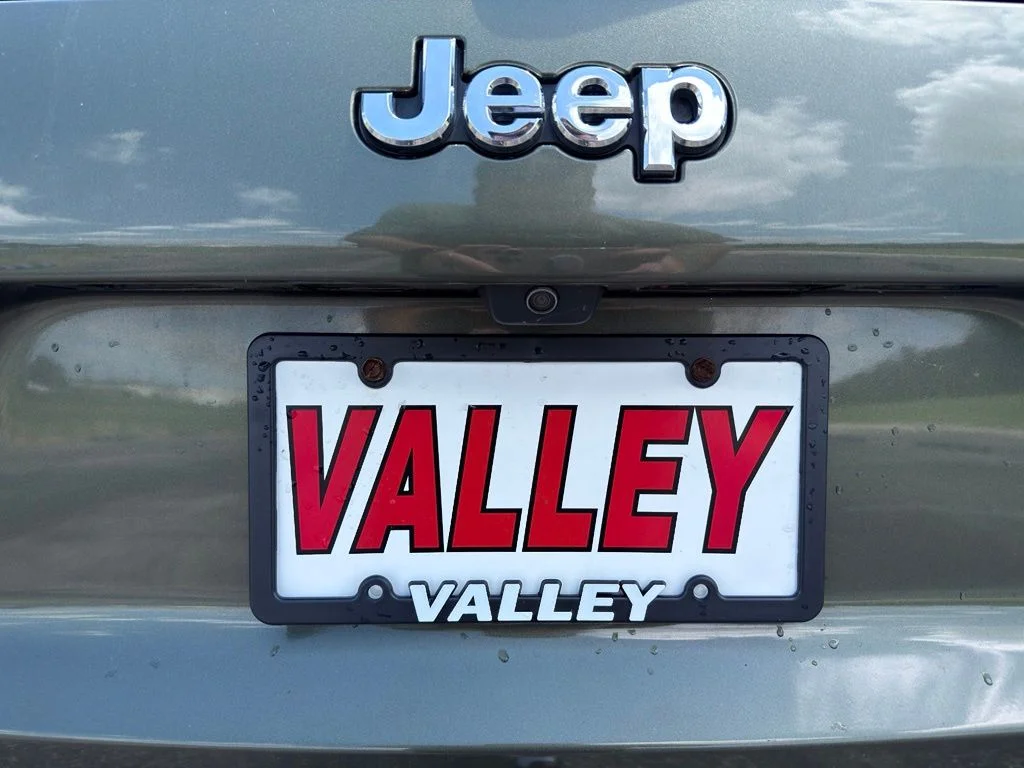 Used 2021 Green Jeep Latitude Lux image 23