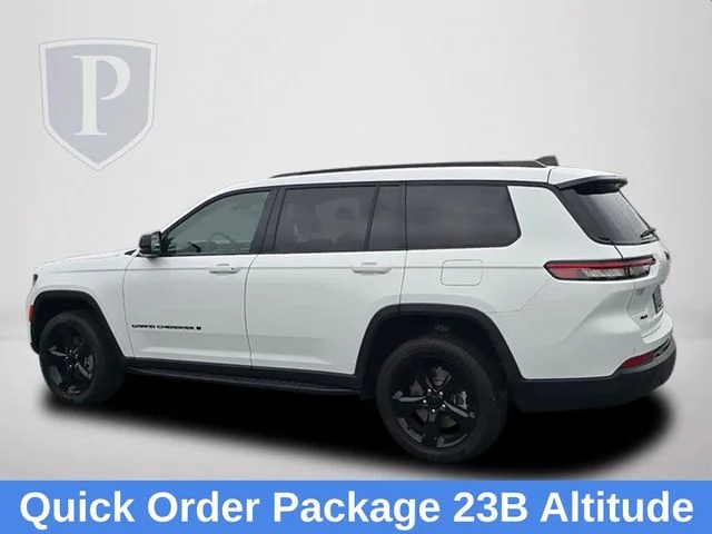 Used 2023 White Jeep Altitude image 9