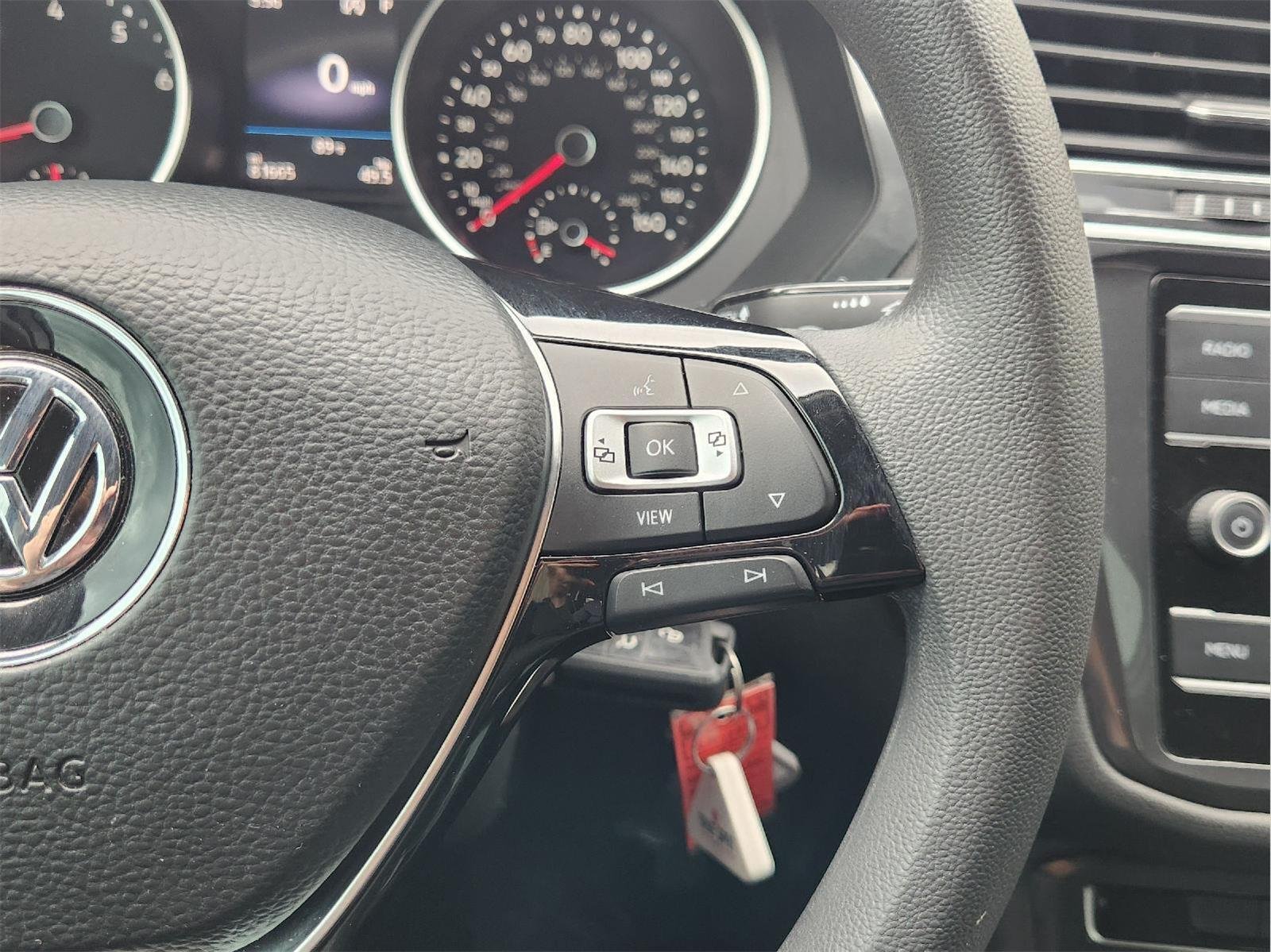 2020 Volkswagen Tiguan photo 27 of 32