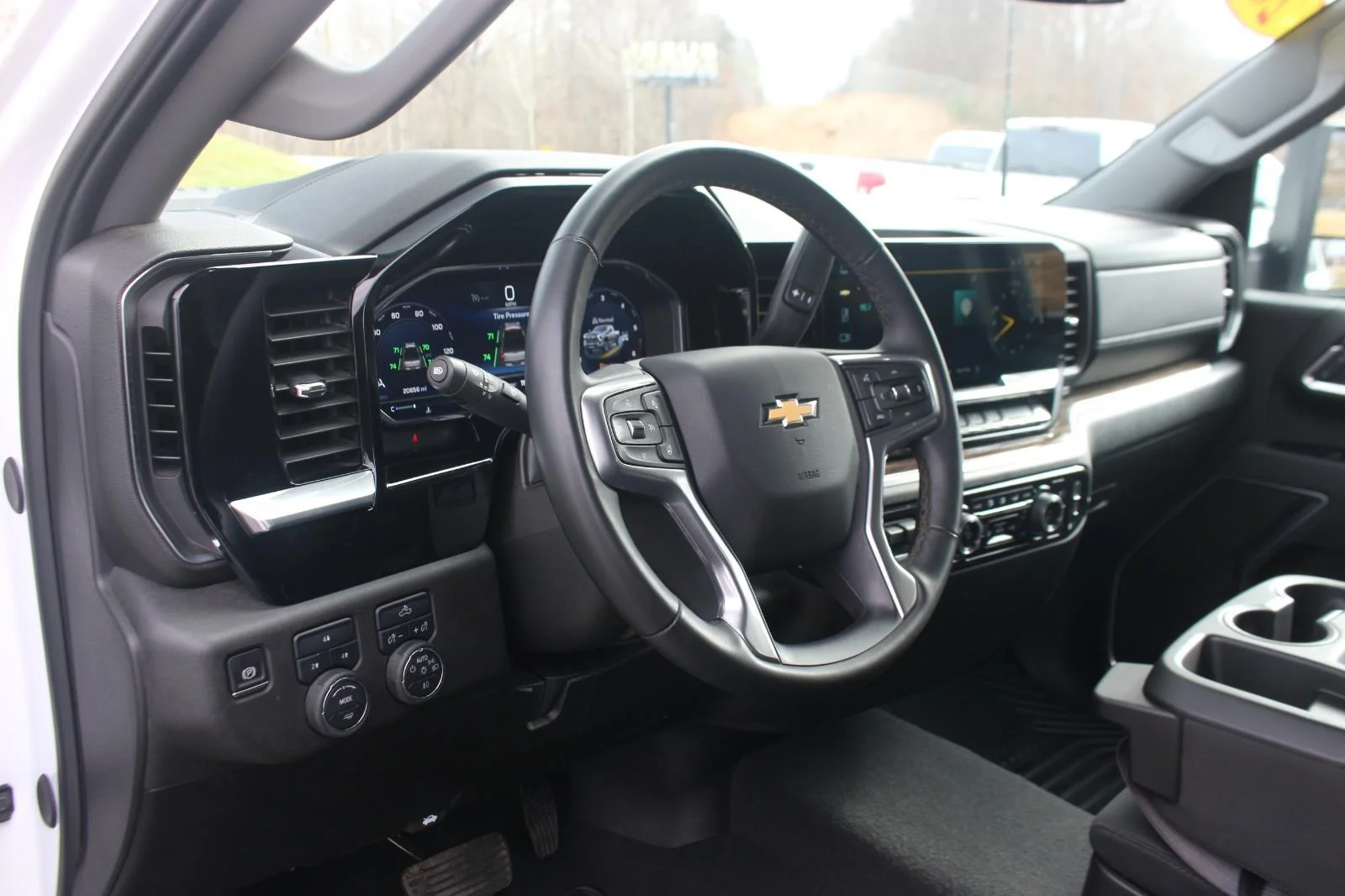 Used 2025 Summit White Chevrolet LT image 20