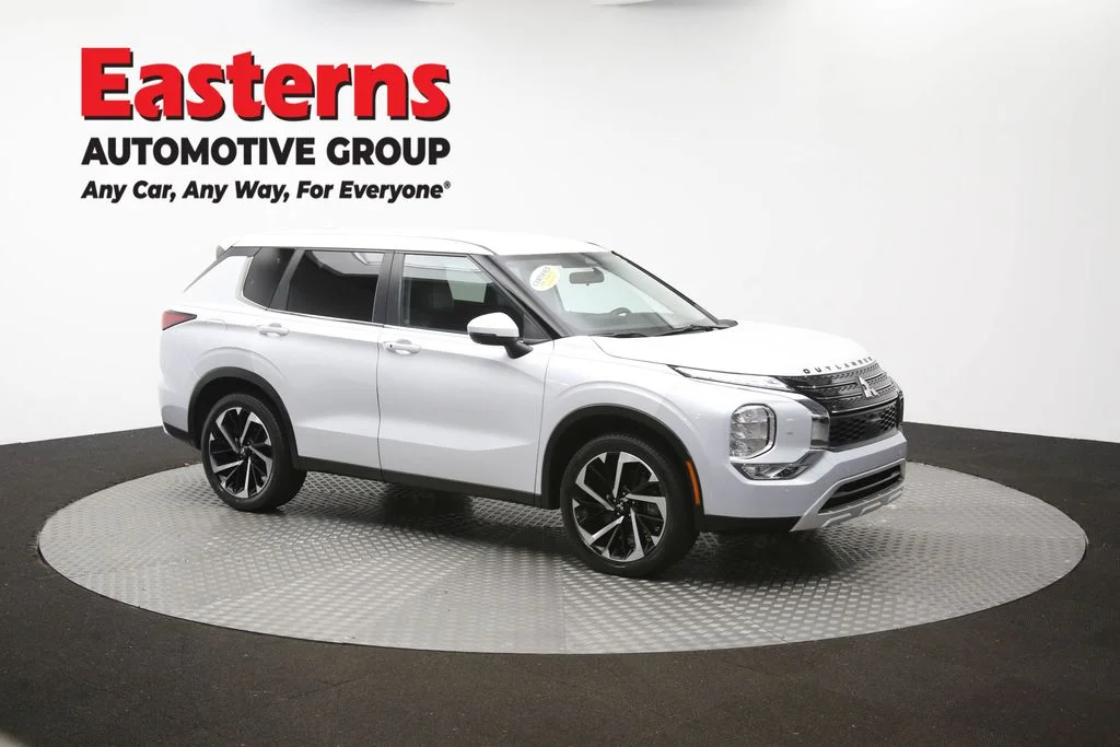 Used 2024 White Mitsubishi SE image 47