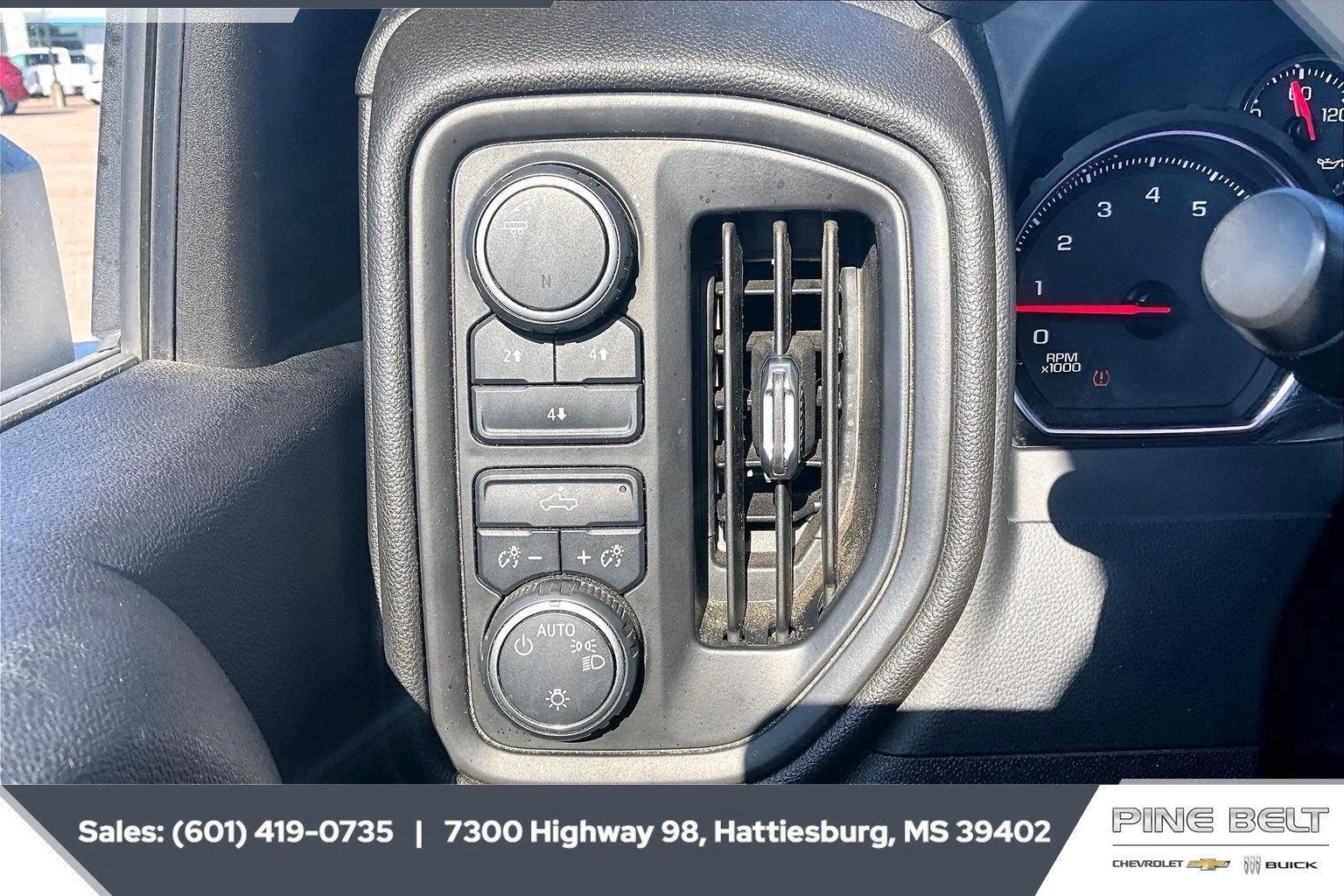 Used 2021 Summit White Chevrolet Custom image 23