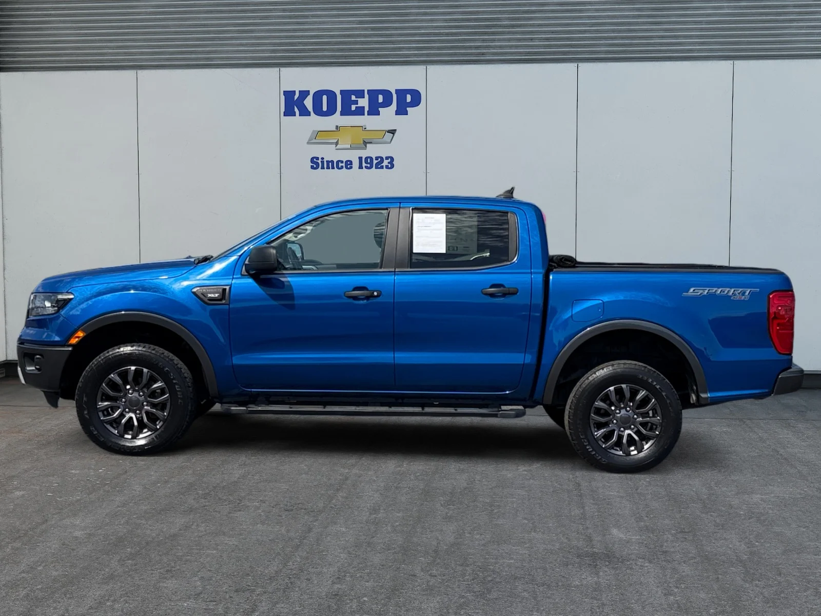 Used 2020 Lightning Blue Metallic Ford XLT image 2
