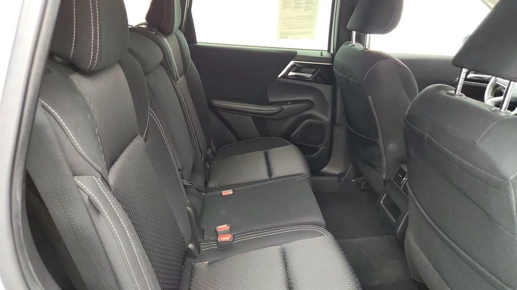 Used 2022 White Diamond Mitsubishi ES FWD image 21