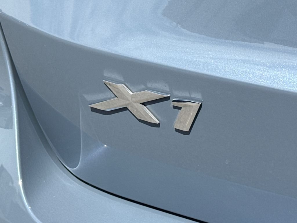 Used 2023 Gray BMW xDrive28i image 9