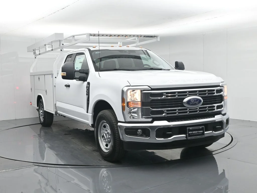 2026 Ford F-350 XL SuperCab 168-In SRW's photo