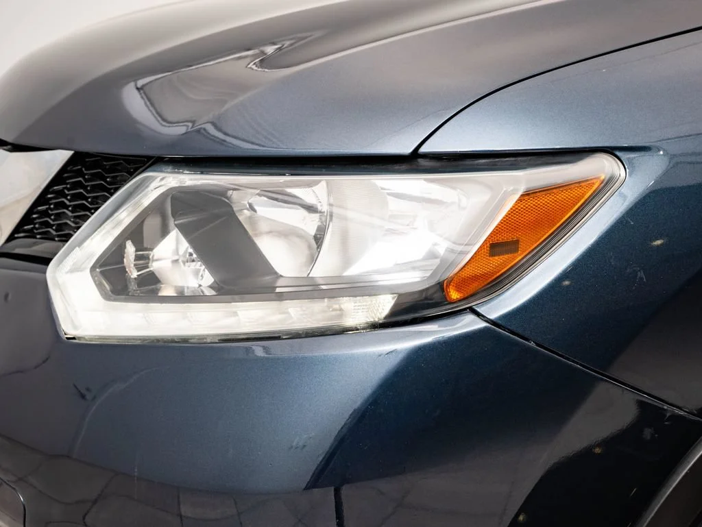 Used 2015 Arctic Blue Metallic Nissan SL image 14