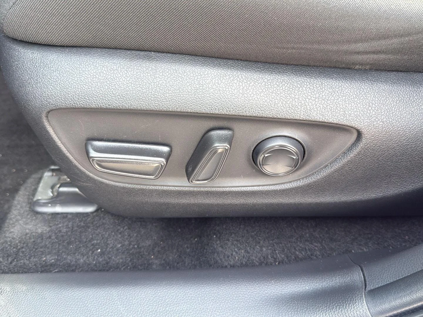 Used 2024 Silver Sky Metallic Toyota XLE image 10