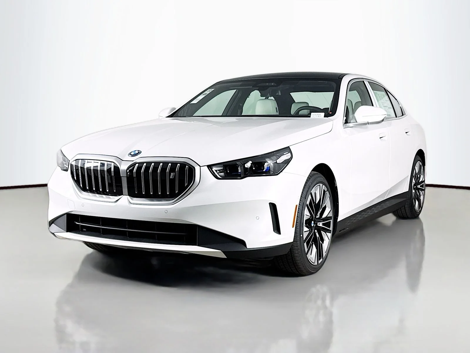 New 2026 Mineral White Metallic BMW eDrive40 image 3