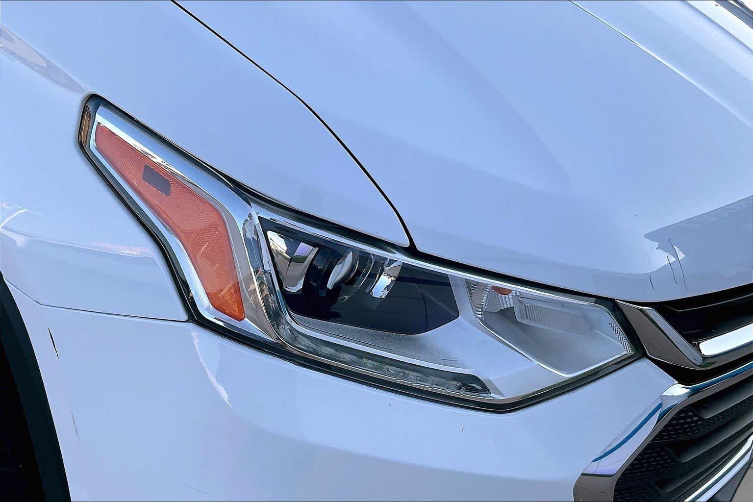 Used 2019 SUMMIT WHITE Chevrolet LS image 26