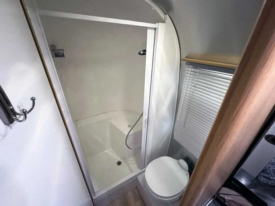 Used 2014 SILVER AIRSTREAM  image 24