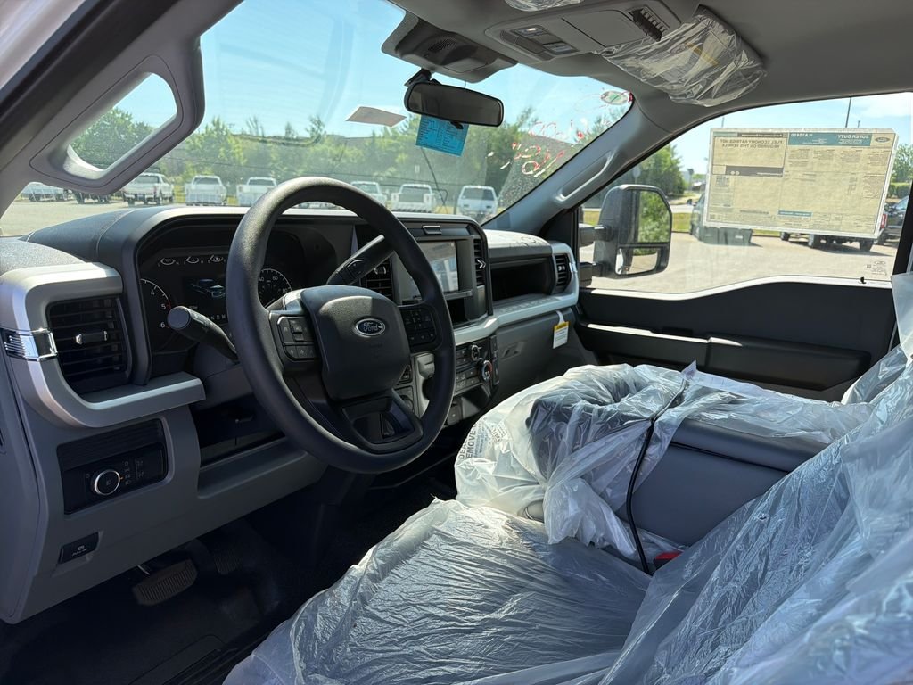 2025 Ford F-600 Super Duty Chassis Cab XL - Photo 18