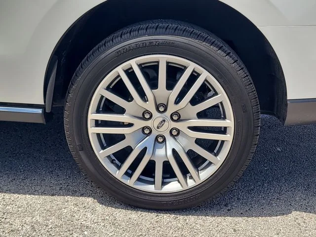 Used 2022 White Ford Limited image 8