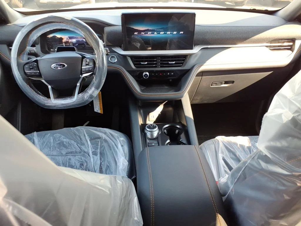 New 2026 Space White Metallic Ford Tremor® image 7