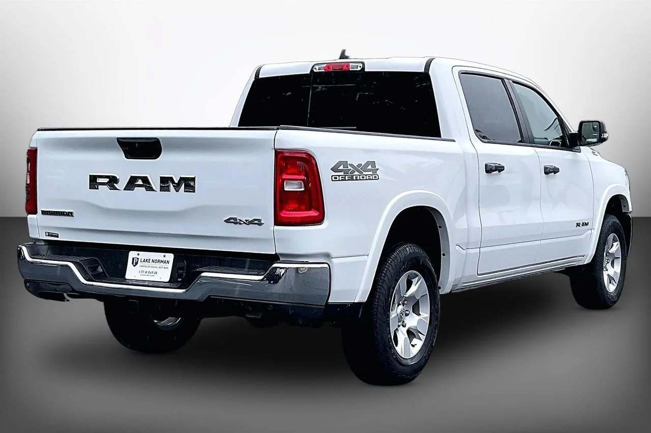 Used 2025 White Ram Big Horn/Lone Star image 8