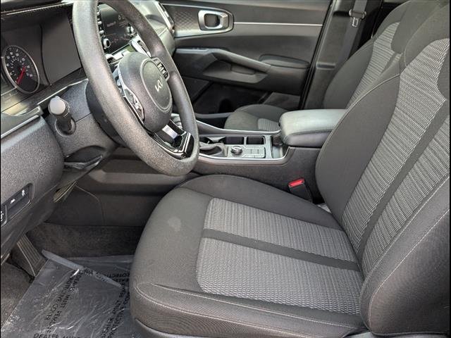 2023 Kia Sorento LX - Photo 11