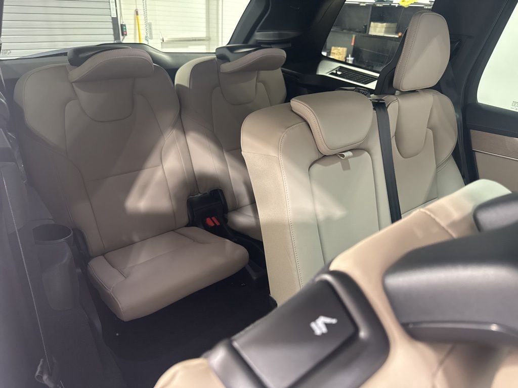 2026 Volvo XC90 Plus - Photo 26
