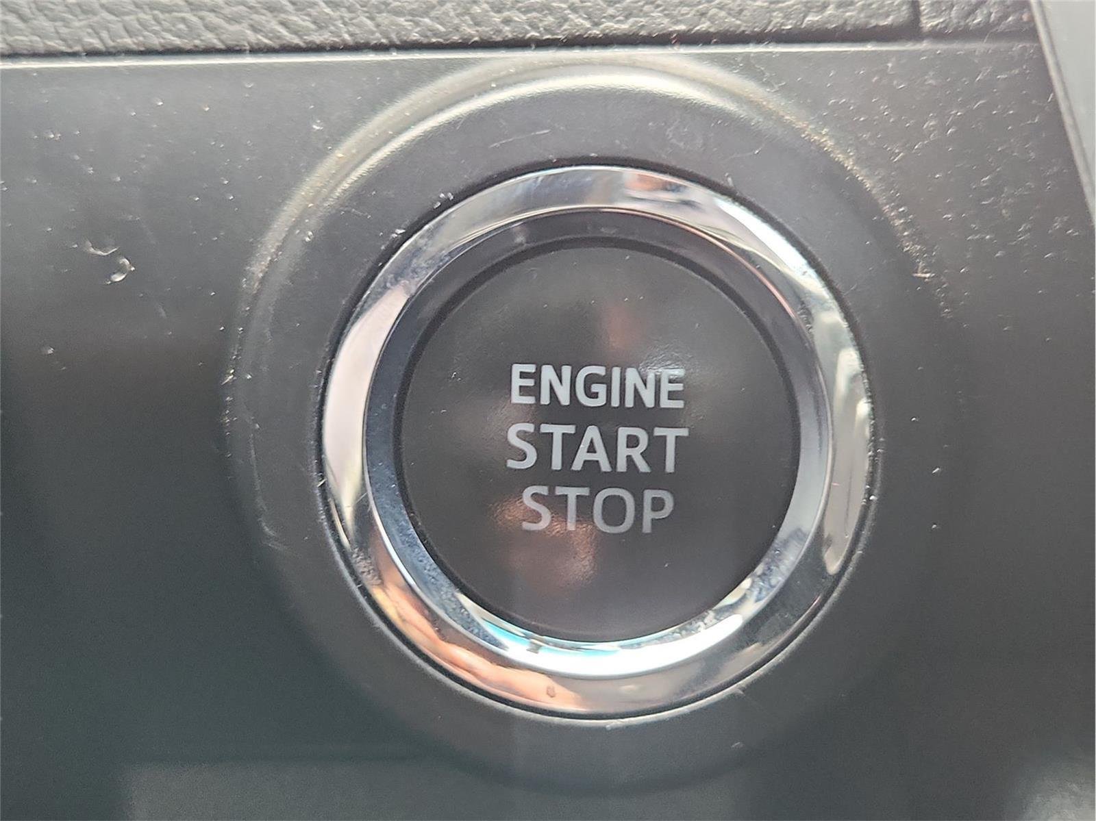 Used 2016 White Toyota XLE image 16