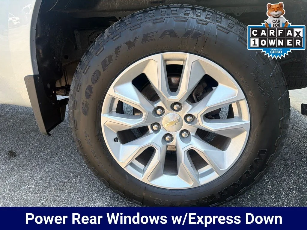 Used 2020 Silver Ice Metallic Chevrolet Custom image 13
