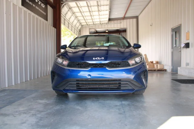 Used 2023 Blue Kia LXS image 3