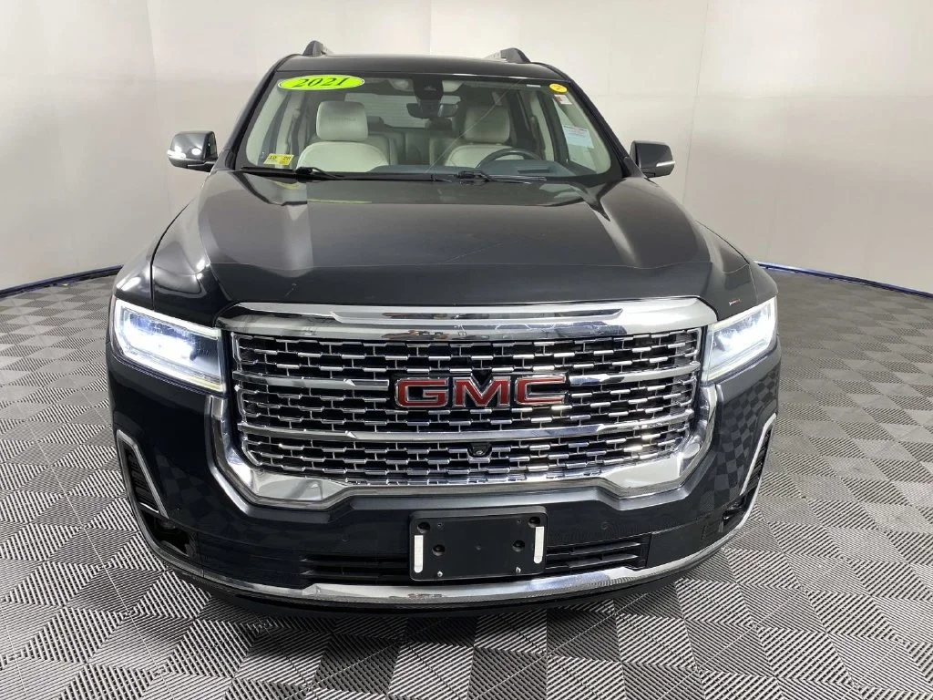 Used 2021 Hunter Green GMC Denali image 3