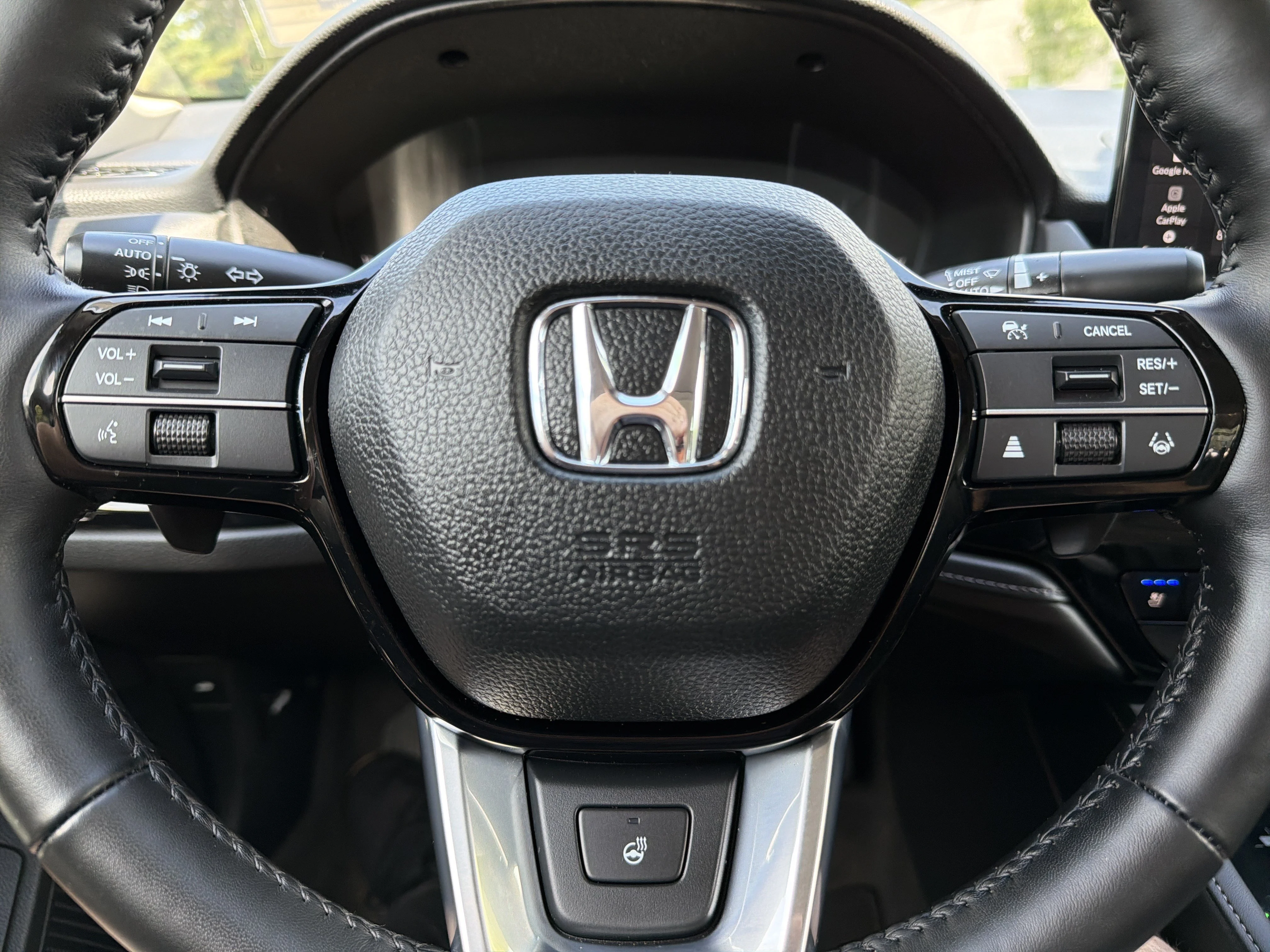 Certified Used 2025 Solar Silver Metallic Honda Touring image 10