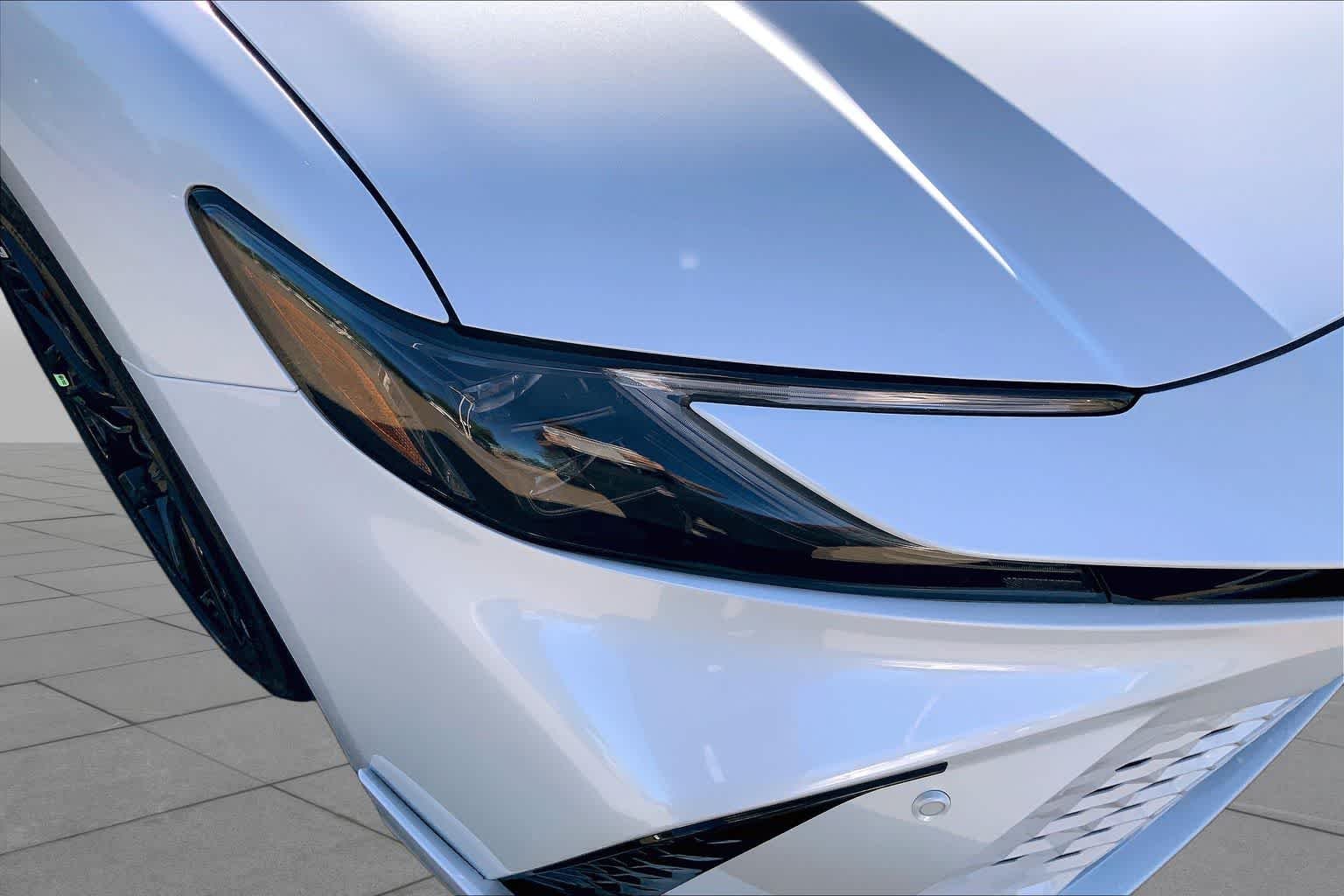 New 2026 Wind Chill Pearl with Midnight Black Metallic roof Toyota XSE image 13