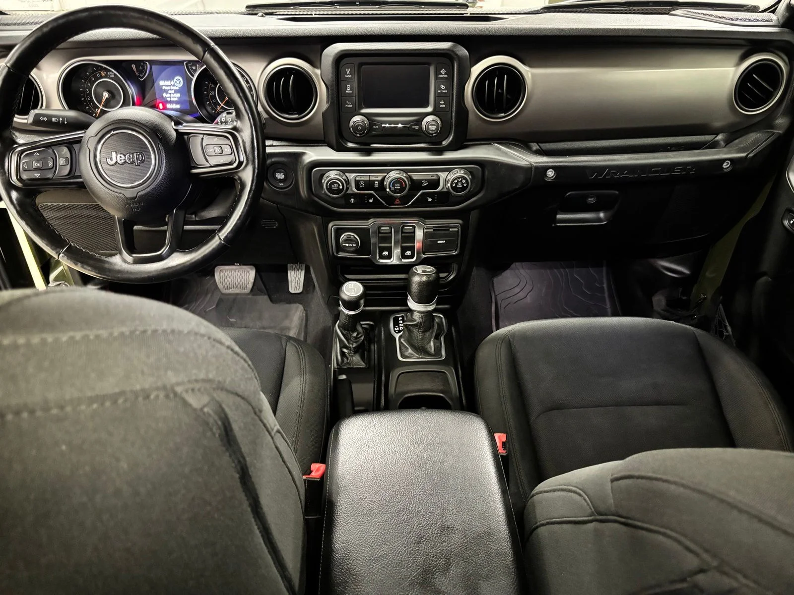 Used 2020 Green Jeep Sport S image 11
