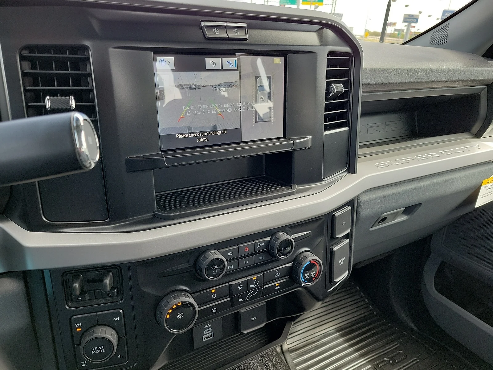 New 2026 Oxford White Ford F-250&reg; XL image 14