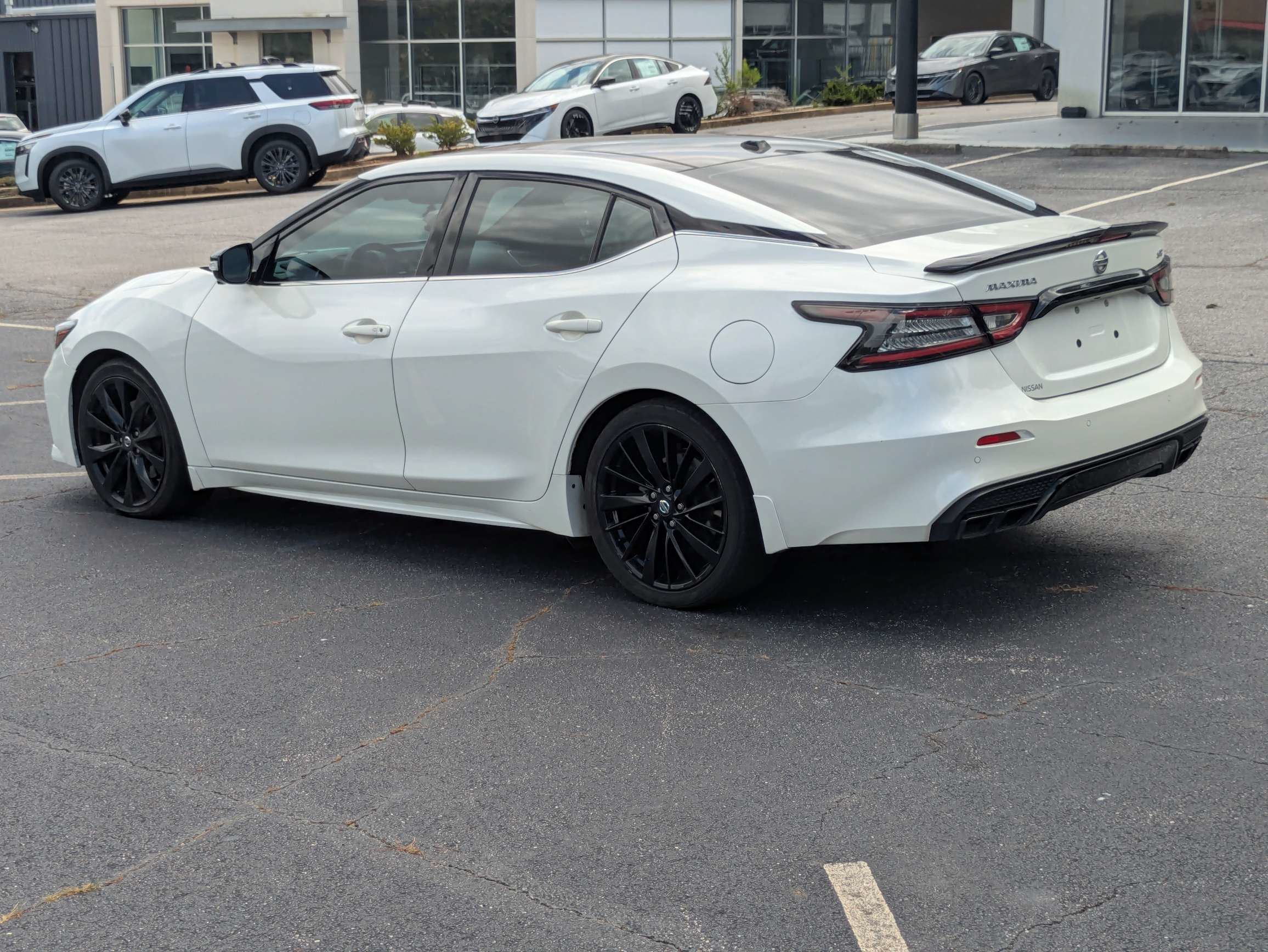 Used 2022 White Nissan SR image 5